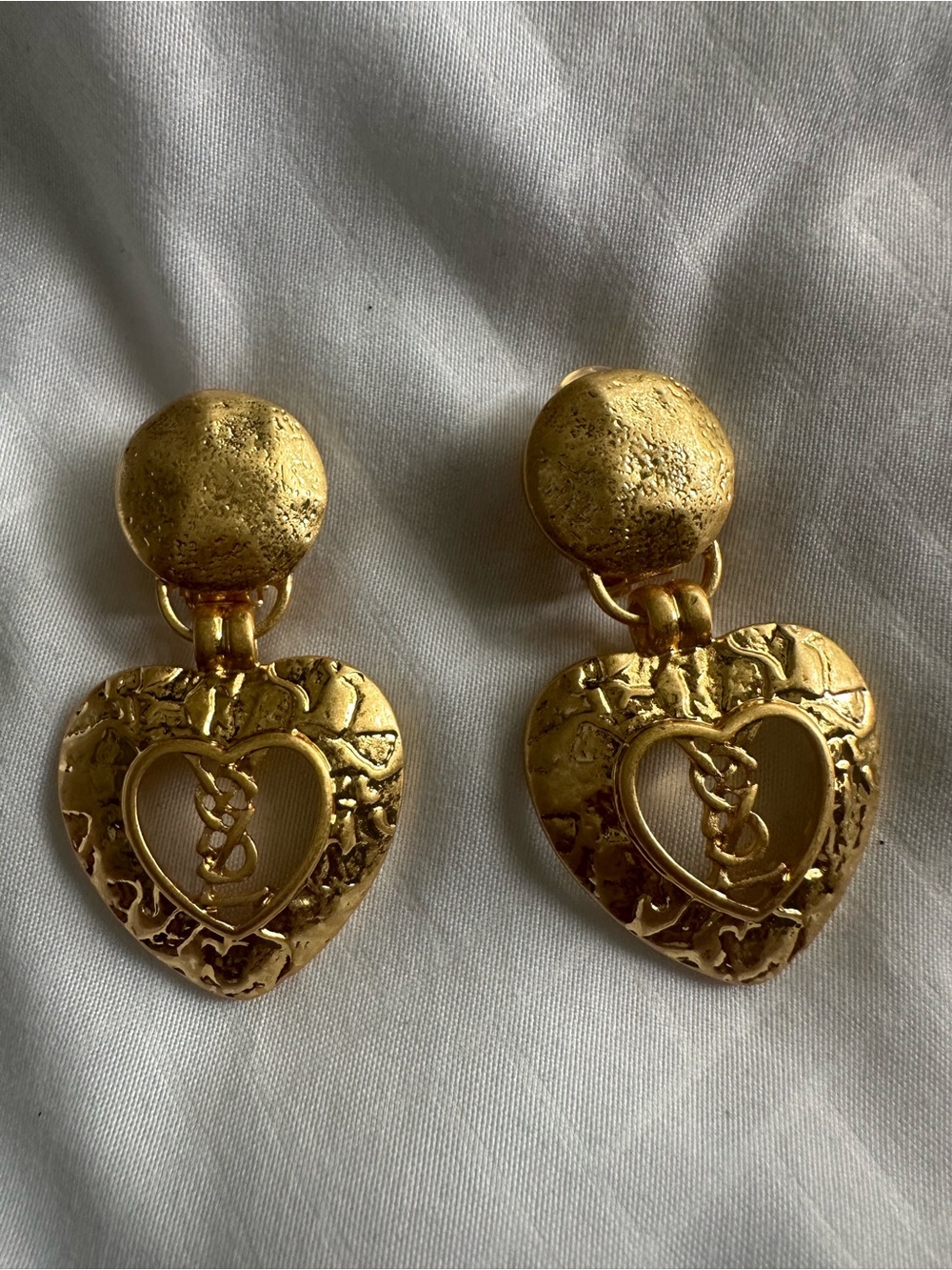 ✨Yves Saint Laurent Textured Gold Heart Drop Clip-on Earrings with YSL Monogram